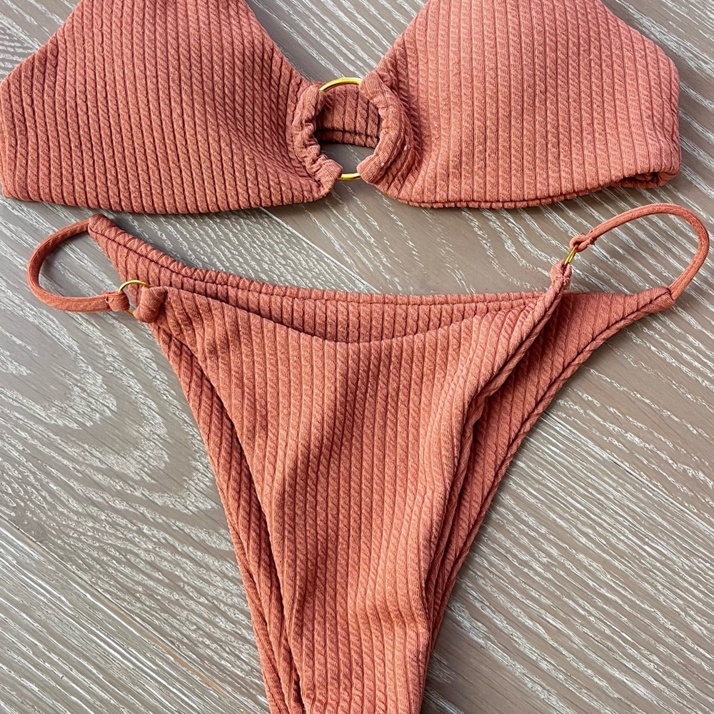 Amazon Rust Ribbed Ring-Front Bikini Set - Picture 2 of 4